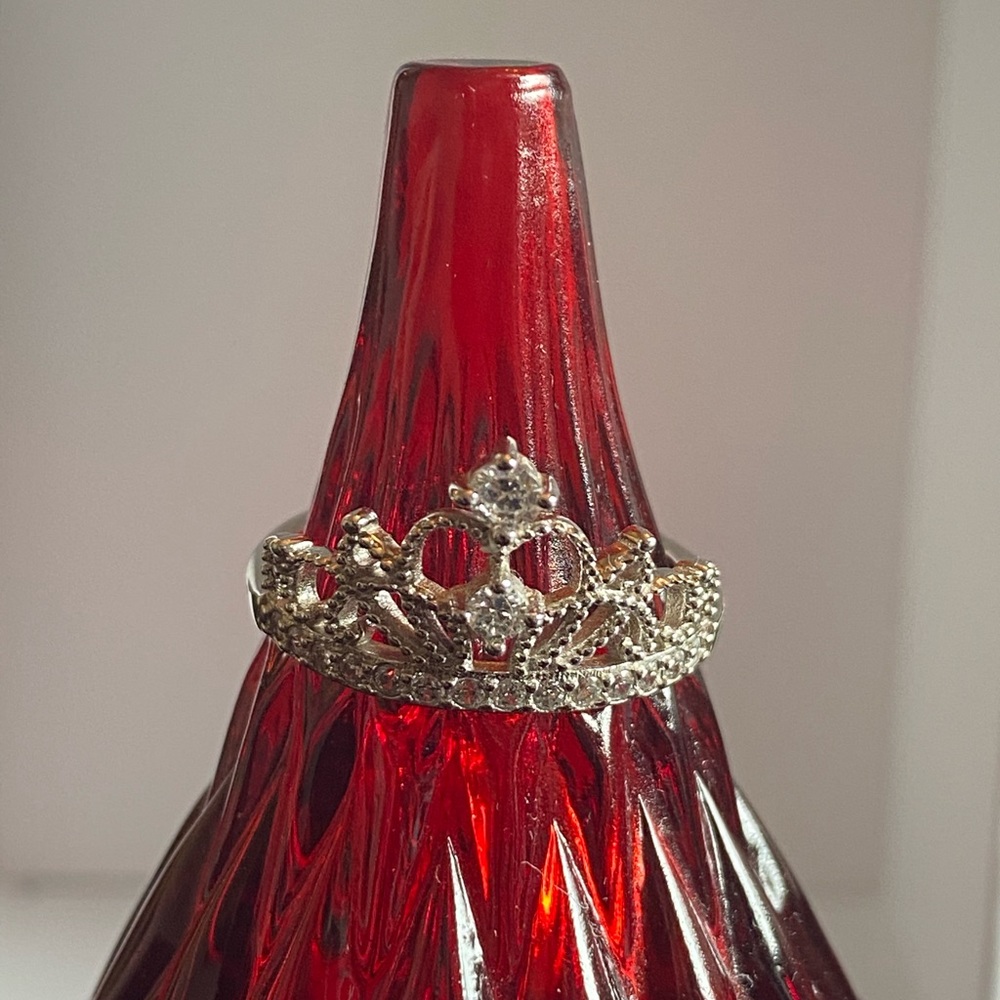 2/$10 🐠 Charmed Aroma crown ring Size 8.5